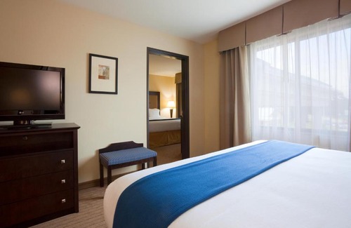 Verona Hotel | Holiday Inn Express & Suites Madison-Verona by IHG