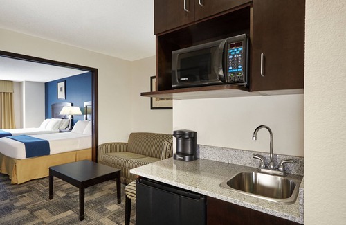 Pekin Hotel | Holiday Inn Express & Suites Pekin (Peoria Area) by IHG