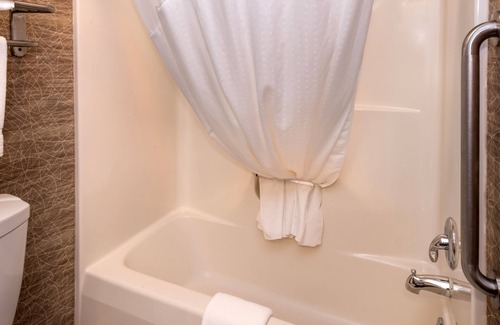 Bucyrus Hotel | Holiday Inn Express & Suites Bucyrus by IHG