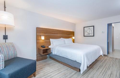 Elkhart Hotel | Holiday Inn Express & Suites - Elkhart North by IHG