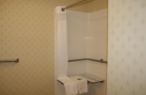 Grenada Hotel | Holiday Inn Express & Suites - Grenada by IHG