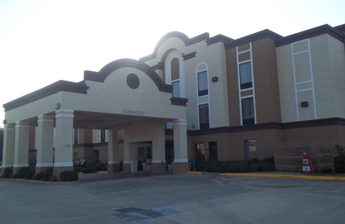 Grenada Hotel | Holiday Inn Express & Suites - Grenada by IHG