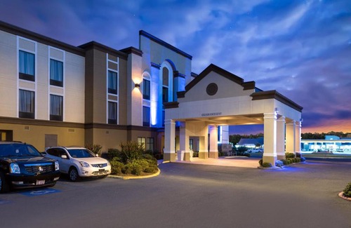 Grenada Hotel | Holiday Inn Express & Suites - Grenada by IHG