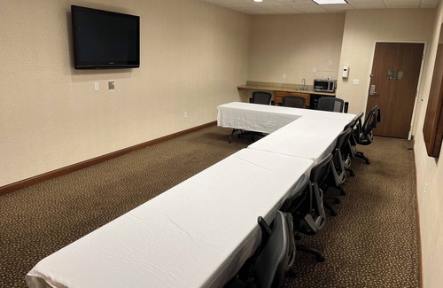 Howell Hotel | Holiday Inn Express & Suites Howell by IHG