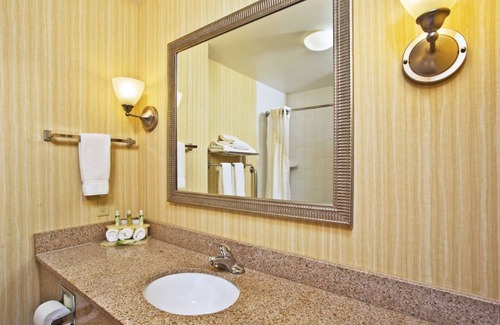 Howell Hotel | Holiday Inn Express & Suites Howell by IHG