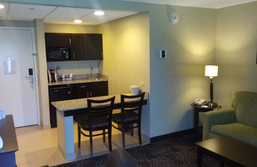 Green Tree Hotel | Holiday Inn Express & Suites Pittsburgh West - Greentree by IHG