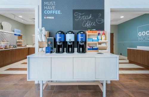 Ruskin Hotel | Holiday Inn Express & Suites - Ruskin by IHG