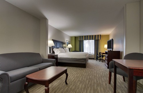 Middleborough Hotel | Holiday Inn Express Hotel & Suites Middleboro Raynham by IHG