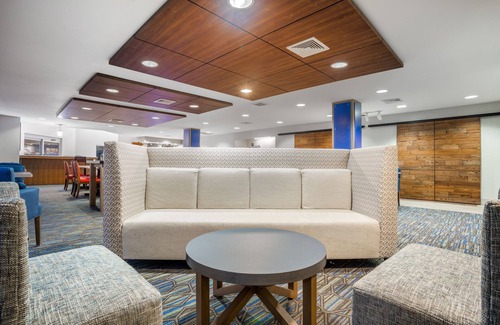 Lake Delton Hotel | Holiday Inn Express Wisconsin Dells by IHG