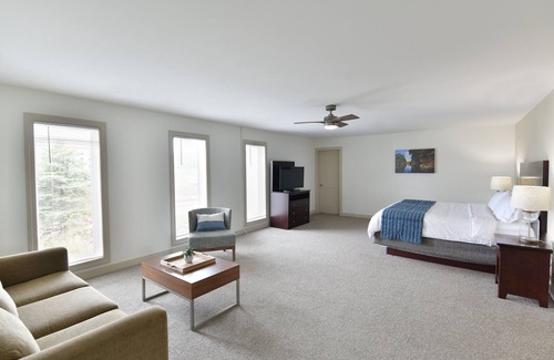 Lake Delton Hotel | Holiday Inn Express Wisconsin Dells by IHG