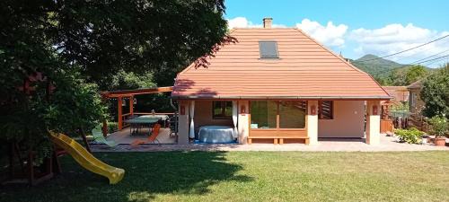 Komloska Haus | Hollós-patak Vendégház