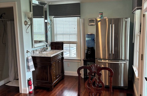 Tasley Wohnung | Holly Cove Suite has gorgeous sunsets and spectacular views of Onancock Creek.