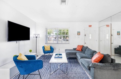 West Hollywood Haus | Hollywood Glamour & Comfort