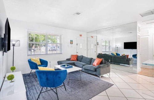 West Hollywood Haus | Hollywood Glamour & Comfort