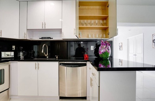 Boulevard Heights Haus | Hollywood Home w/ Pool, Jacuzzi, BBQ, & Pool Table