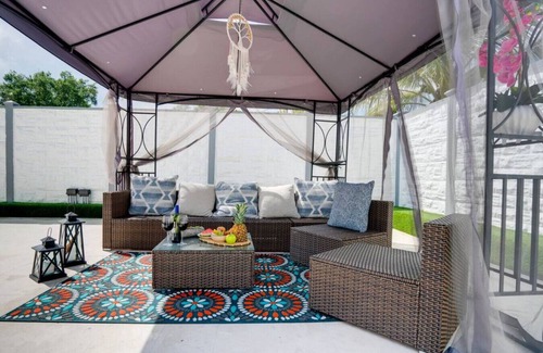 Boulevard Heights Haus | Hollywood Home w/ Pool, Jacuzzi, BBQ, & Pool Table