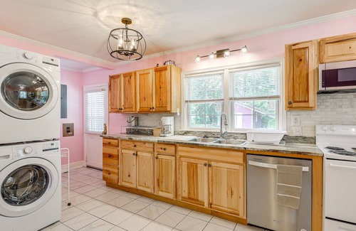 Conway Haus | Home 1 Mi to Dtwn Conway: Great for Beach Days!