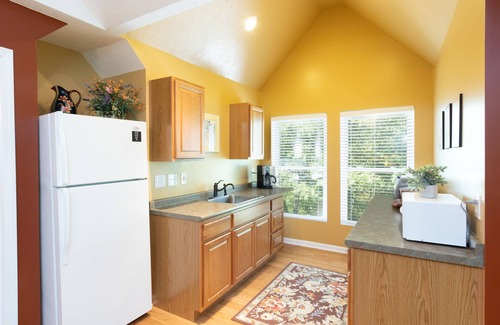 Harrison Wohnung | "Home Away From Home" nestled into five private acres on an all sports lake!