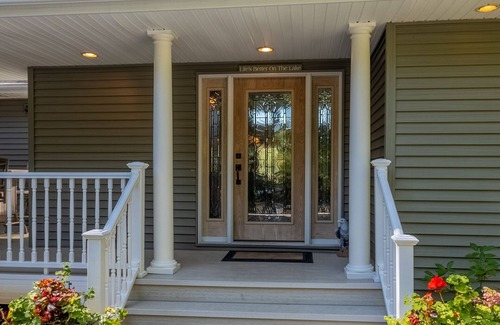 Harrison Wohnung | "Home Away From Home" nestled into five private acres on an all sports lake!