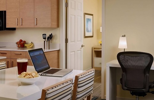 Schaumburg Hotel | Home Away from Home! Budget-friendly Accommodation! Pets Allowed, Pool, Parking