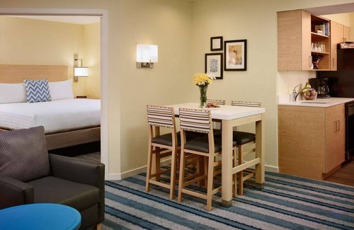 Schaumburg Hotel | Home Away from Home! Budget-friendly Accommodation! Pets Allowed, Pool, Parking