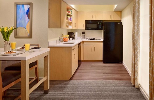 Schaumburg Hotel | Home Away from Home! Budget-friendly Accommodation! Pets Allowed, Pool, Parking