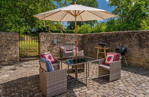 Nettleton Haus | Home Farm Byre