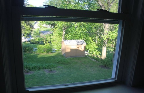 Darien Haus | SUMMER GETAWAY Vacation Home near Weed Beach & Pear Tree, Noroton Heights train