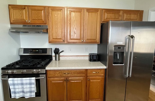 Davison Haus | Home in Davison 3BR 1BA + King BD + Pool Table