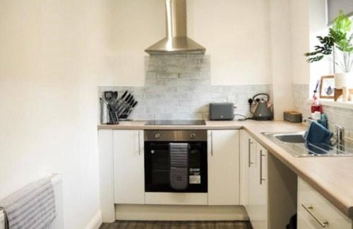 Speke Haus | Home in Speke- 8 mins walk to airport