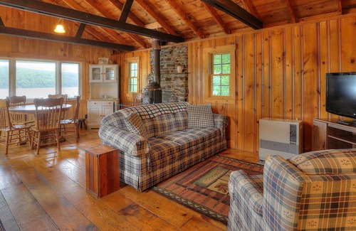Rangeley Hütte | Home on the Range - Guest House