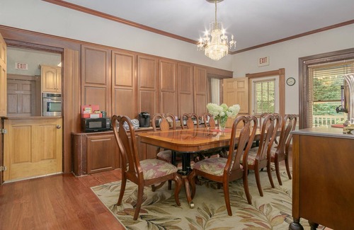 Newaygo Wohnung | Home Run! Room at Newaygo Bed & Breakfast