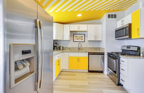 Palm Springs Haus | Home w/Stunning Mountain Views in Palm Springs!