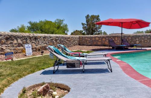 El Paso Haus | Home with Mountain View/Pool/Tub
