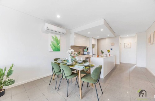 Homebush Wohnung | Homebush市中心三房公寓，方便出行与购物