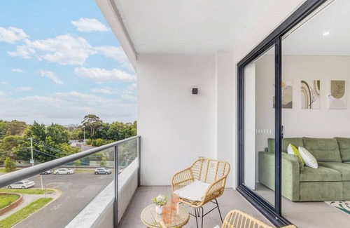 Homebush Wohnung | Homebush市中心三房公寓，方便出行与购物