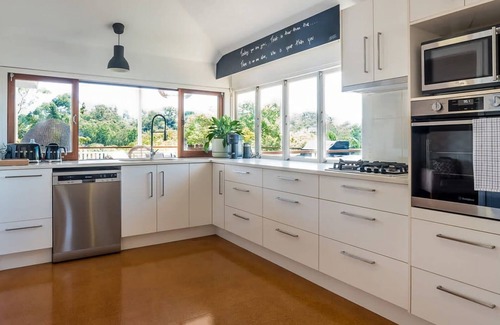Bardon Haus | Homely Hideaway Bardon