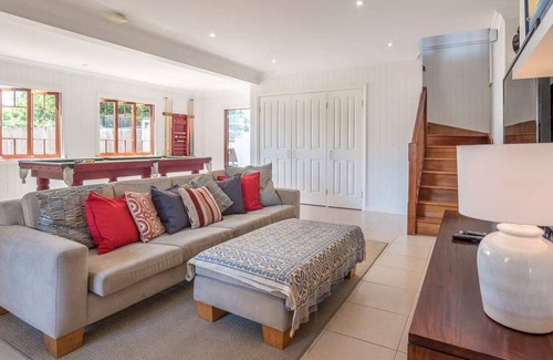 Bardon Haus | Homely Hideaway /Bardon