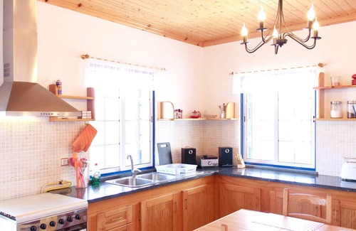 Baixa Haus | Homerez - Amazing house for 4 ppl. with sea view, garden and terrace at Baixa