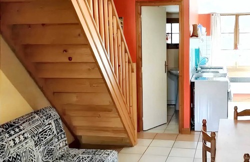 Mesnay Wohnung | Homerez - Comfortable Apartment in Mesnay - 70 m² - Private Balcony