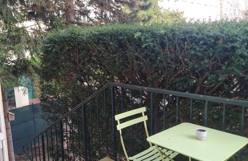 Chatou Wohnung | Homerez - Geräumige Wohnung bei Chatou mit eingezäuntem Garten