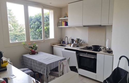 Chatou Wohnung | Homerez - Spacious apartment near Chatou with fenced garden