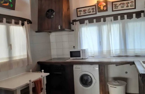 Majada Carrasca Wohnung | Homerez - Spacious Apartment in Yeste with Shared Pool