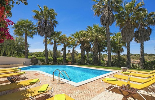 Estombar Villa | Homerez - Geräumige Villa in Carvoeiro mit privatem Pool