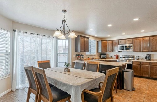 Clearfield Haus | Homestead Haven | Sleeps 14 | 2 Car Garage