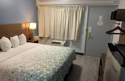 New London Hotel | HomeTowne Studios By Red Roof Mystic - New London