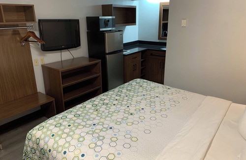 New London Hotel | HomeTowne Studios By Red Roof Mystic - New London