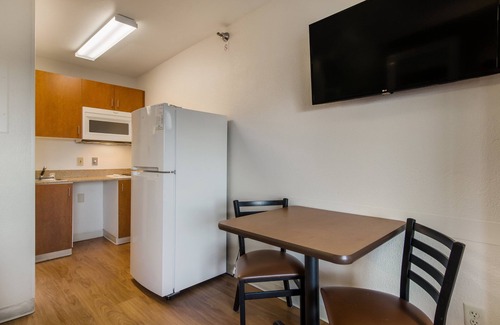 Glendale Hotel | HomeTowne Studios By Red Roof Denver - Glendale/ Cherry Creek