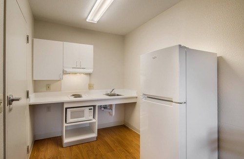 Glendale Hotel | HomeTowne Studios By Red Roof Denver - Glendale/ Cherry Creek