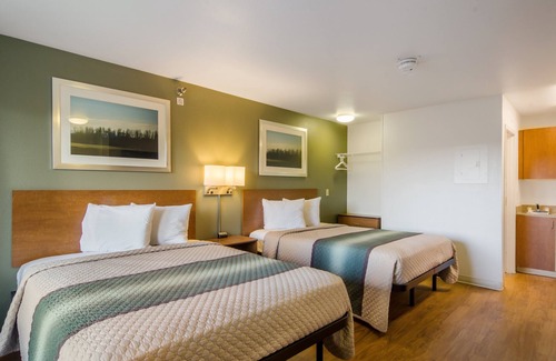 Glendale Hotel | HomeTowne Studios By Red Roof Denver - Glendale/ Cherry Creek